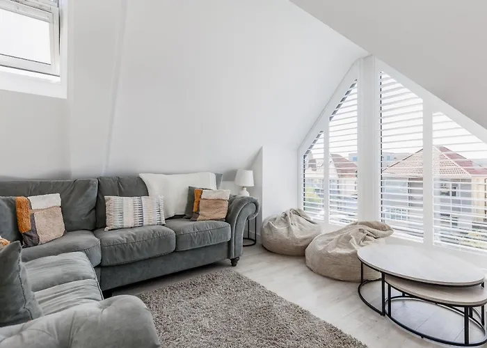 2 Bed Seaside Apartment With Parking
