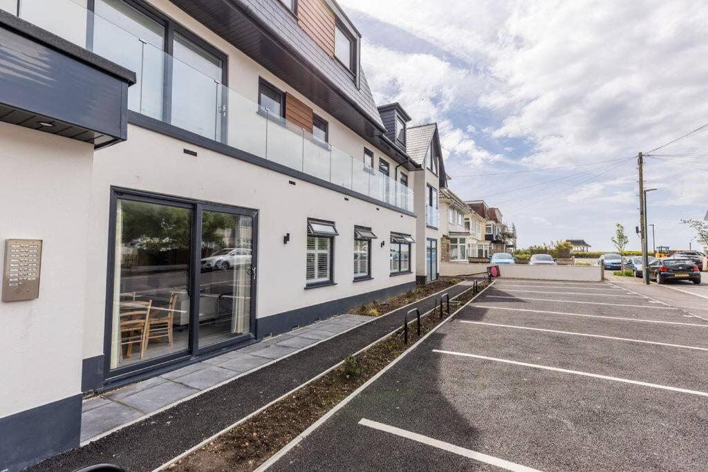 2 Bed Seaside With Parking Bournemouth