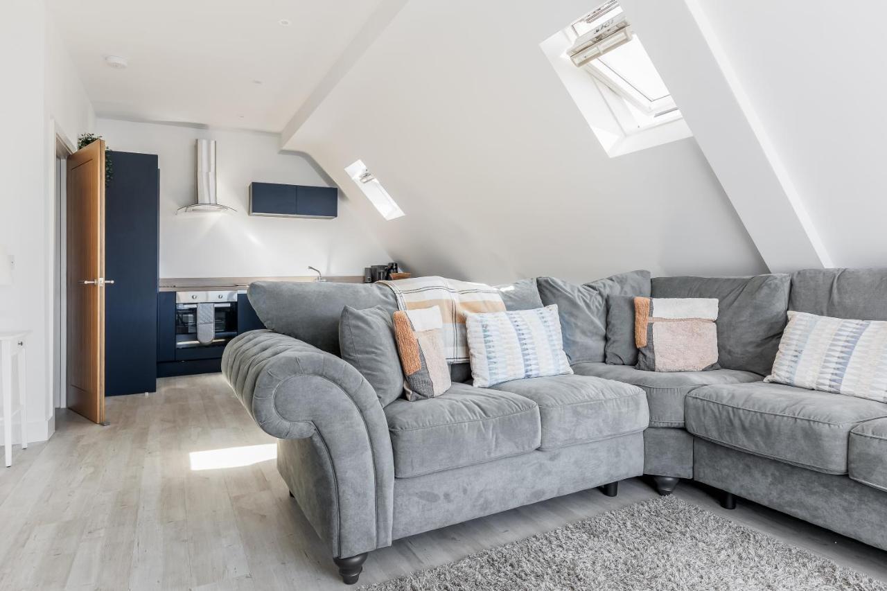 2 Bed Seaside With Parking *