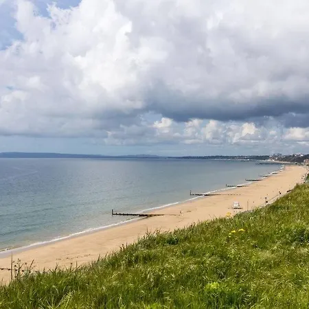 2 Bed Seaside Apartment With Parking Bournemouth Exterior photo