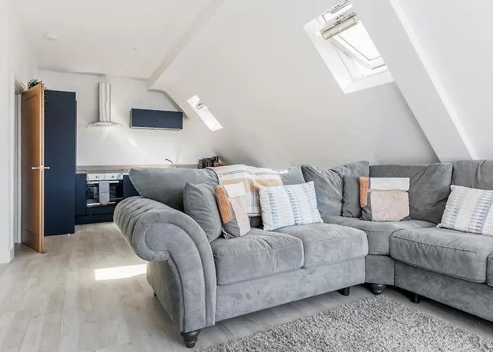 2 Bed Seaside Apartment With Parking