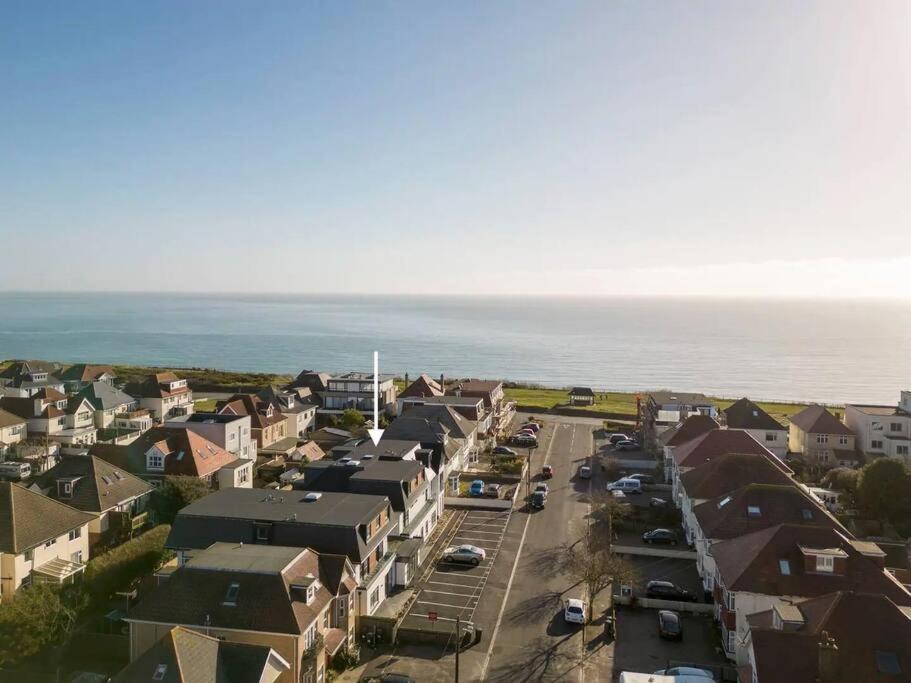 Apartment 2 Bed Seaside With Parking *