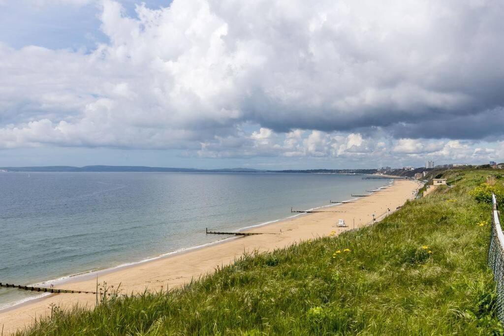 2 Bed Seaside With Parking Apartment Bournemouth