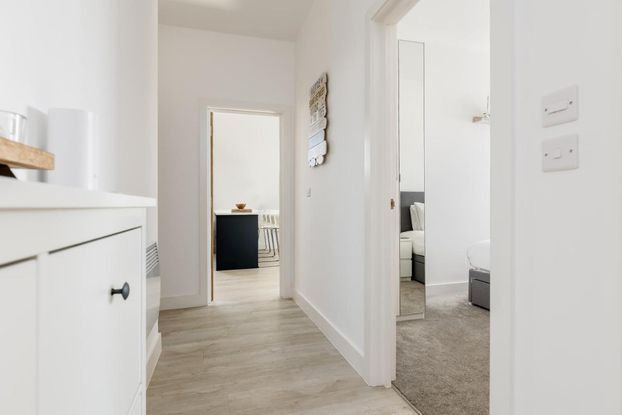 2 Bed Seaside With Parking Apartment